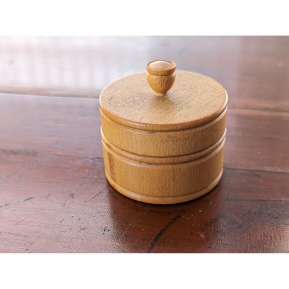 Small round treen box, vintage wood turned box with lid, small minimalist - Picture 3 of 7